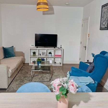 Cosy 1-Bed Flat 30Min To Central London & Parking Dış mekan fotoğraf